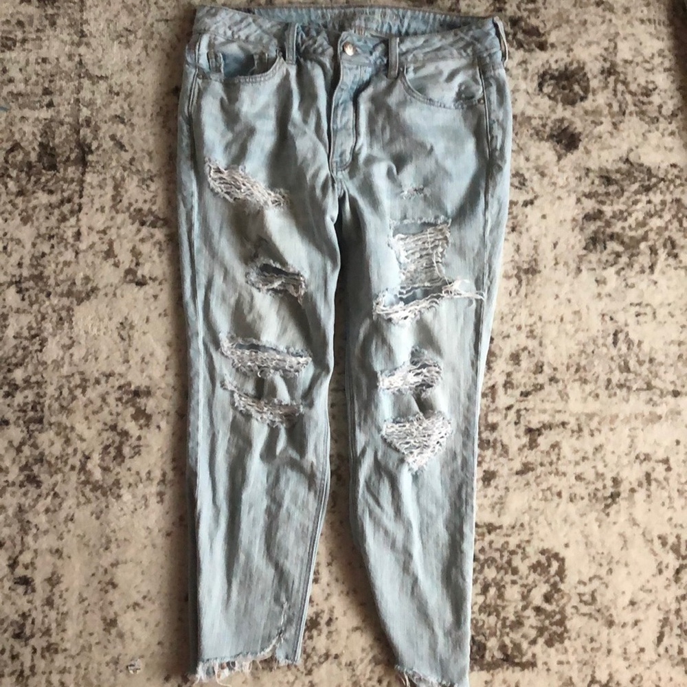 AEO Distressed Tomgirl Mom Jeans
